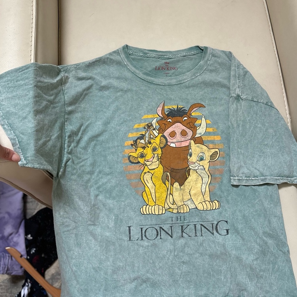 Disney lion king green cropped t shirt women’s size large